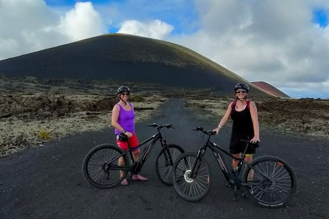 Van Costa Teguise: Timanfaya vulkaan zonsondergang e-bike tour