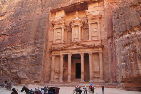 Da Tel Aviv: Tour di Petra di 2 giorni con voli e alloggioHotel 3 stelle di classe turistica