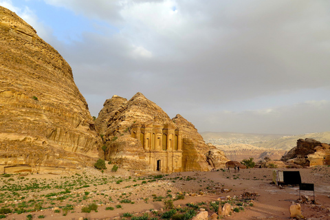 De Tel Aviv: Excursão de 2 dias a Petra com voos e acomodaçãoHotel de 5 estrelas de classe luxuosa