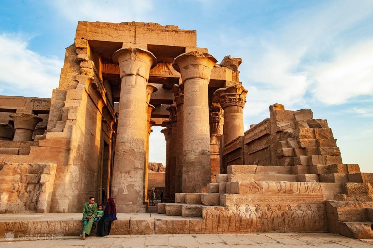 Desde Asuán:Crucero de 2 noches por el Nilo a Luxor con globo aerostáticoCrucero de 2 noches por el Nilo - Barco de lujo