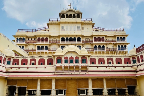 Jaipur: Prywatna całodniowa wycieczka po mieście z przewodnikiemWycieczka z prywatnym samochodem, przewodnikiem i wstępami
