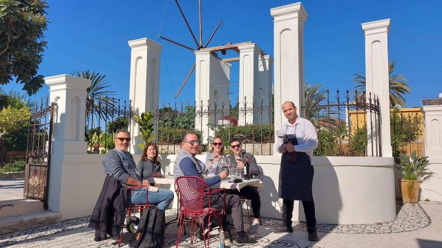 Visit Rhodes Guided Walk and Wine Tasting Tour in Medieval Town in Rodi