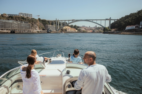 Porto : Croisière privée sur le fleuve Douro avec collations et boissonsPorto : Croisière privée sur le fleuve Douro - Famille et amis