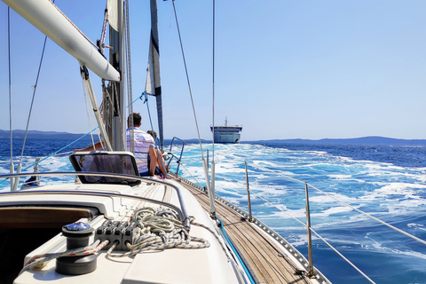 Split: Dagsutflykt med segelbåt till ön Šolta och ön Brač