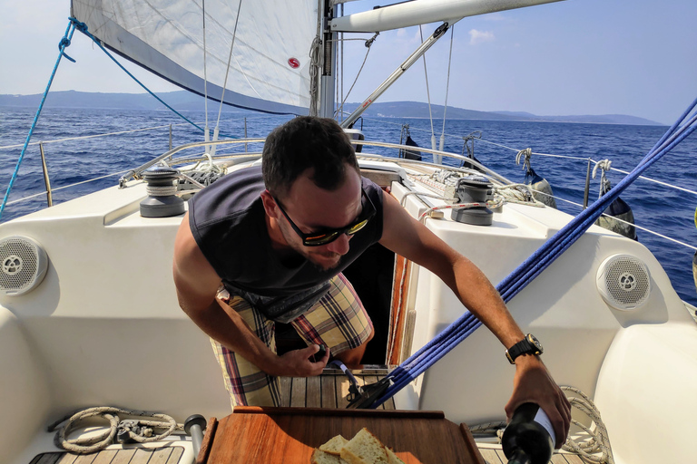 Split: Tour de día completo en velero a la isla de Šolta y la isla de Brač