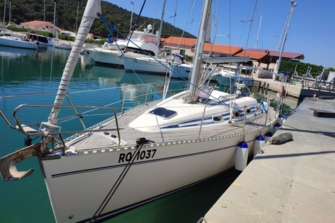 Spalato: Tour di un giorno intero in barca a vela all&#039;isola di Šolta e all&#039;isola di Brač (Brazza)