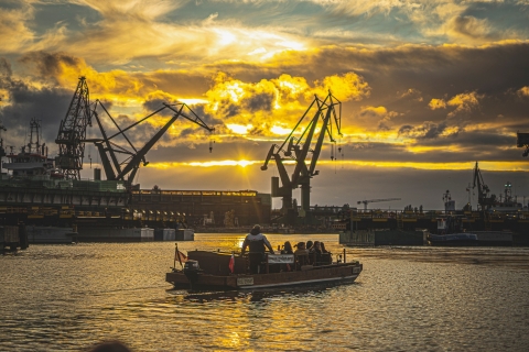 Gdańsk: Sunset Cruise on a historic Polish Boat Tour in English