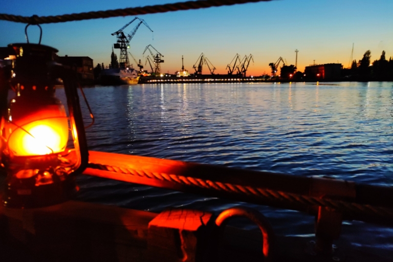 Gdańsk: Rejs o zachodzie słońca historyczną polską łodziąWycieczka w języku angielskim