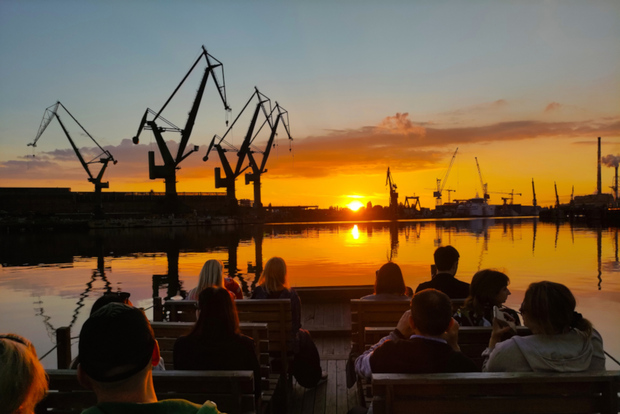 Danzica: Crociera al tramonto su una storica barca polacca