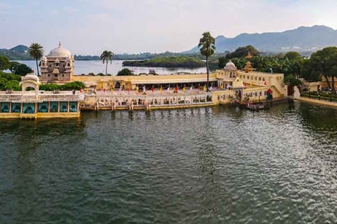 From Udaipur: Private Full-Day Udaipur Tour - All Inclusive Driver + Car + Tour Guide