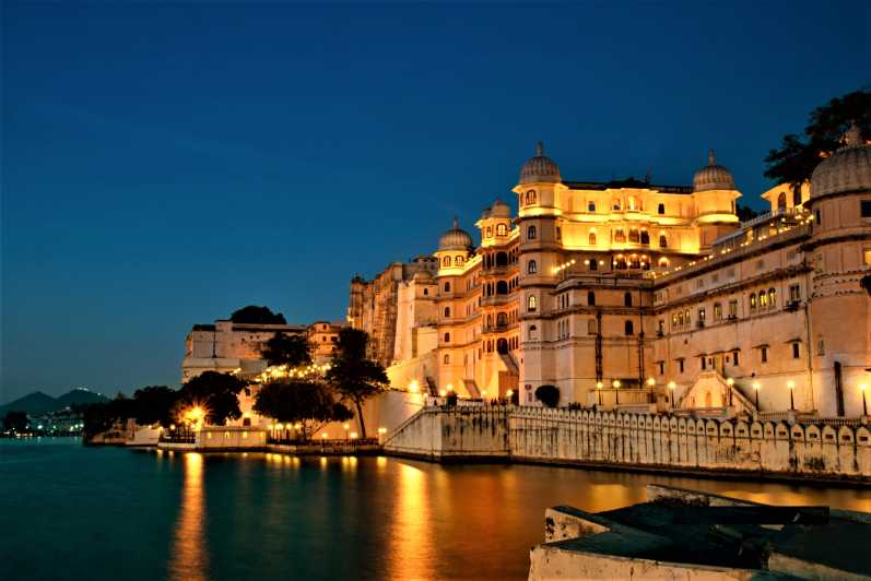 Udaipur: All-Inclusive Guided Udaipur City Private Trip
