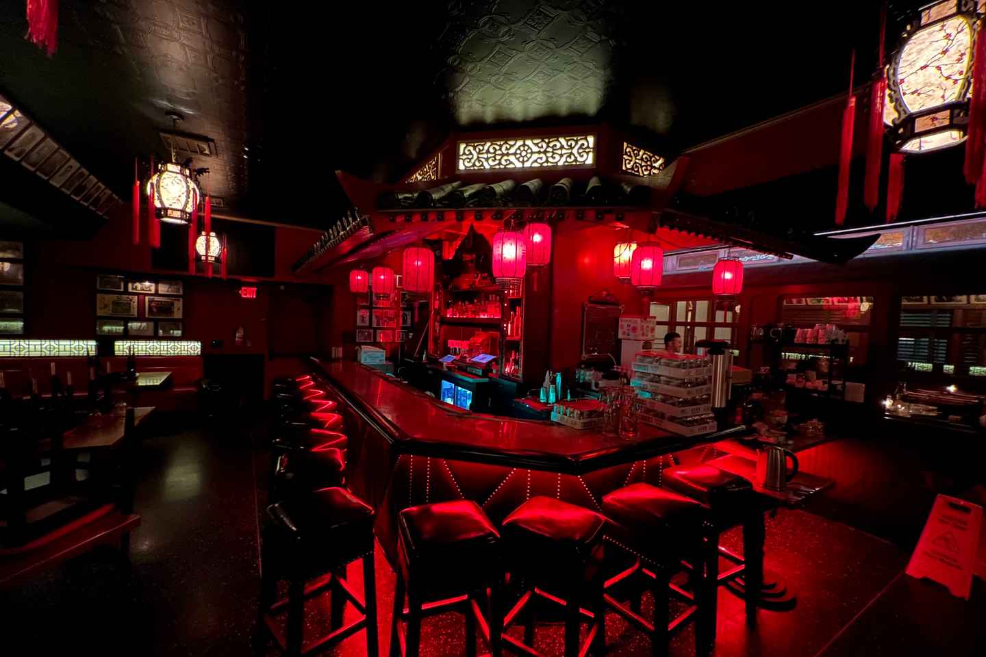 halloween in hollywood | learn more about the dark history of los angeles on this haunted bus tour