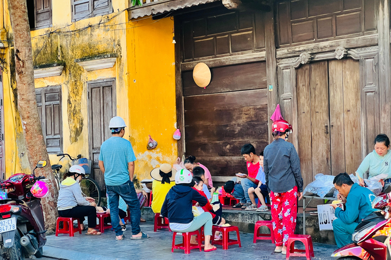 Hoi An: Guided Tour of Town and Fish Market with BreakfastGroup Tour