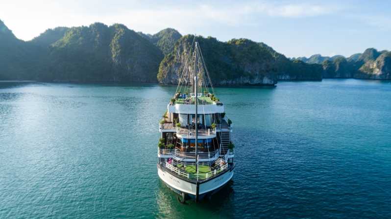 Lan Ha Bay: Luxury 2-Day Cruise with Activities