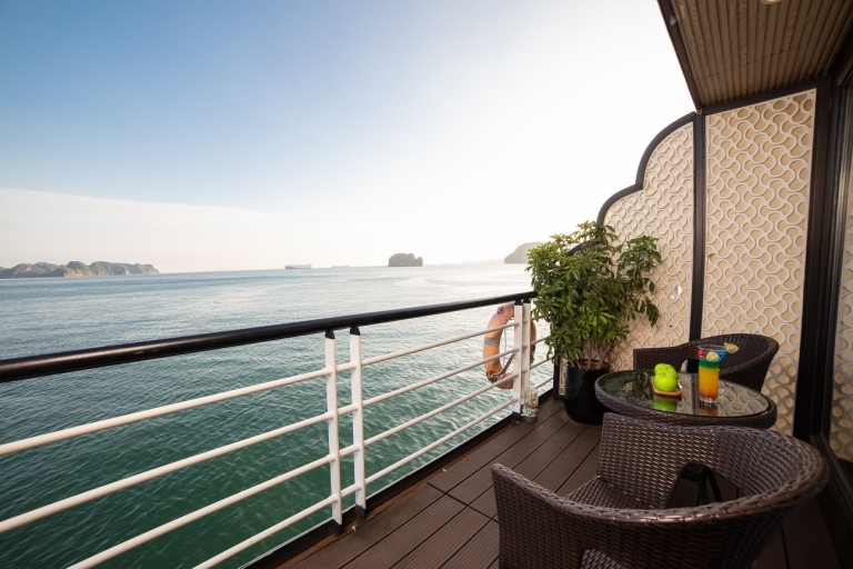 Lan Ha Bay luksusowy rejs 2-dniowy rejs i prywatny balkonLuksusowy rejs po zatoce Lan Ha Bay 2 dni, spływy kajakowe, pływanie, wędkowanie