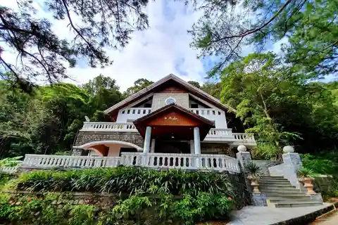 Hue: Excursión de día completo al Parque Nacional de Bach Ma y retiro en la playa