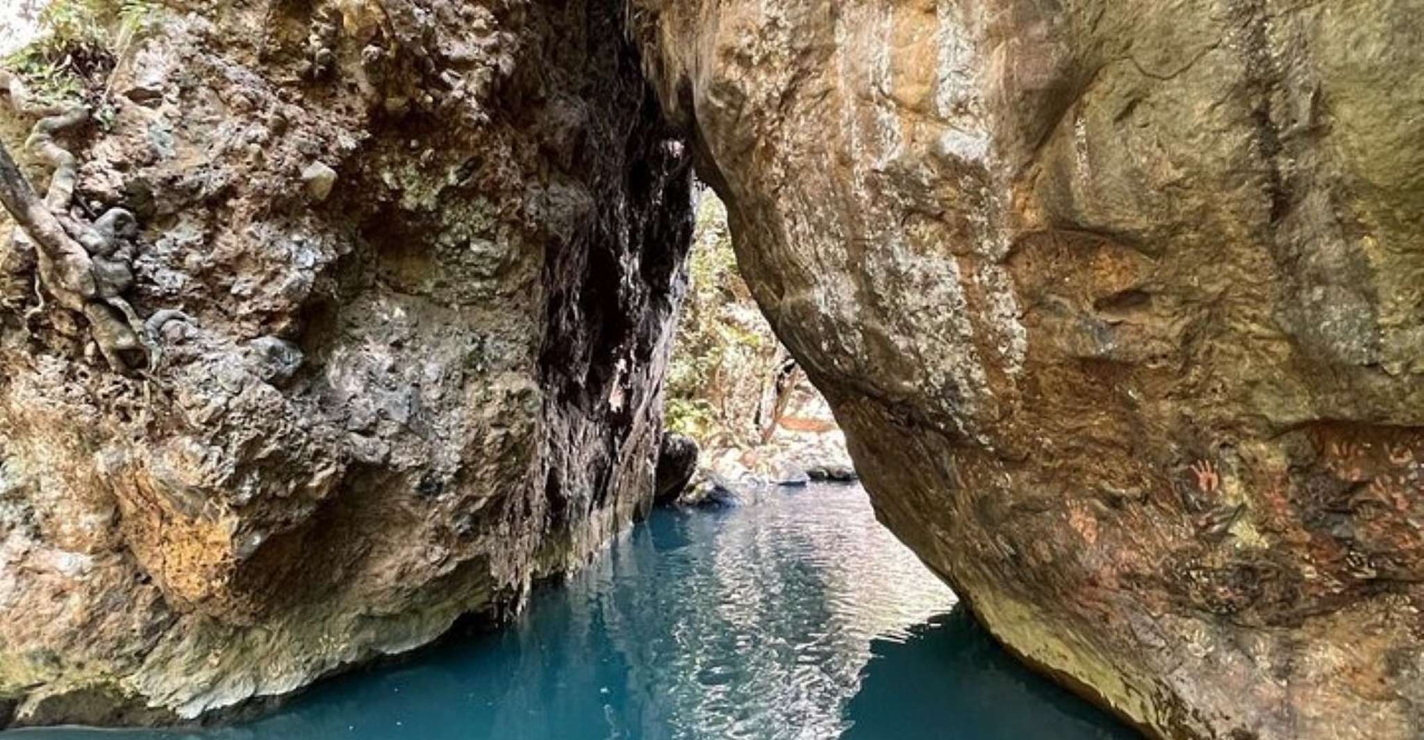 Excursão a pé pela cachoeira La Leona - Hizvo