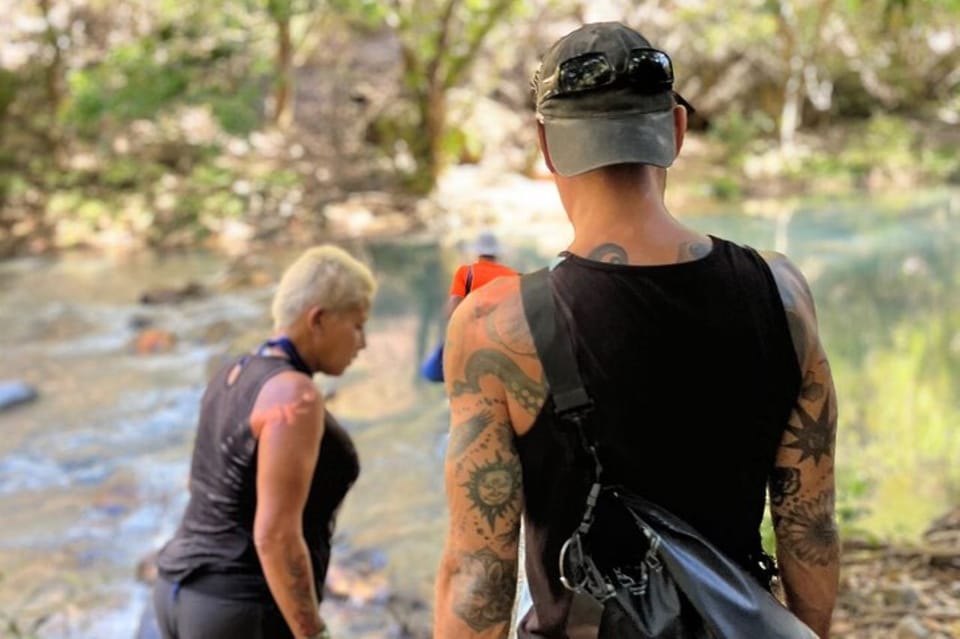 Excursão a pé pela cachoeira La Leona - Hizvo
