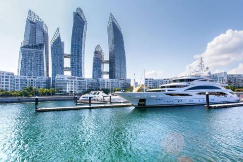 Singapur: City Skyline Yacht Cruise mit Willkommens-Mocktail