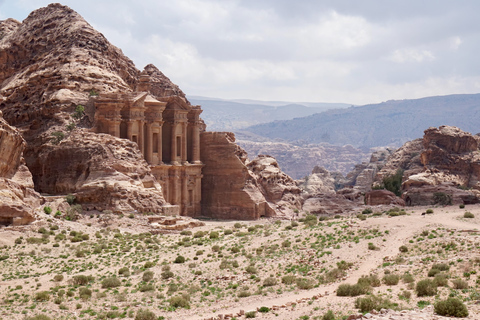 From Jerusalem: 2-Day Tour of Petra + FREE Traditional lunch Luxury Class — 5-Star Hotel Spanish