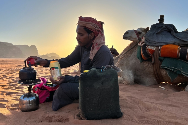 Petra i Wadi Rum, 2-dniowa wycieczka z Jerozolimy (autobusem)Klasa turystyczna — standardowy prywatny namiot