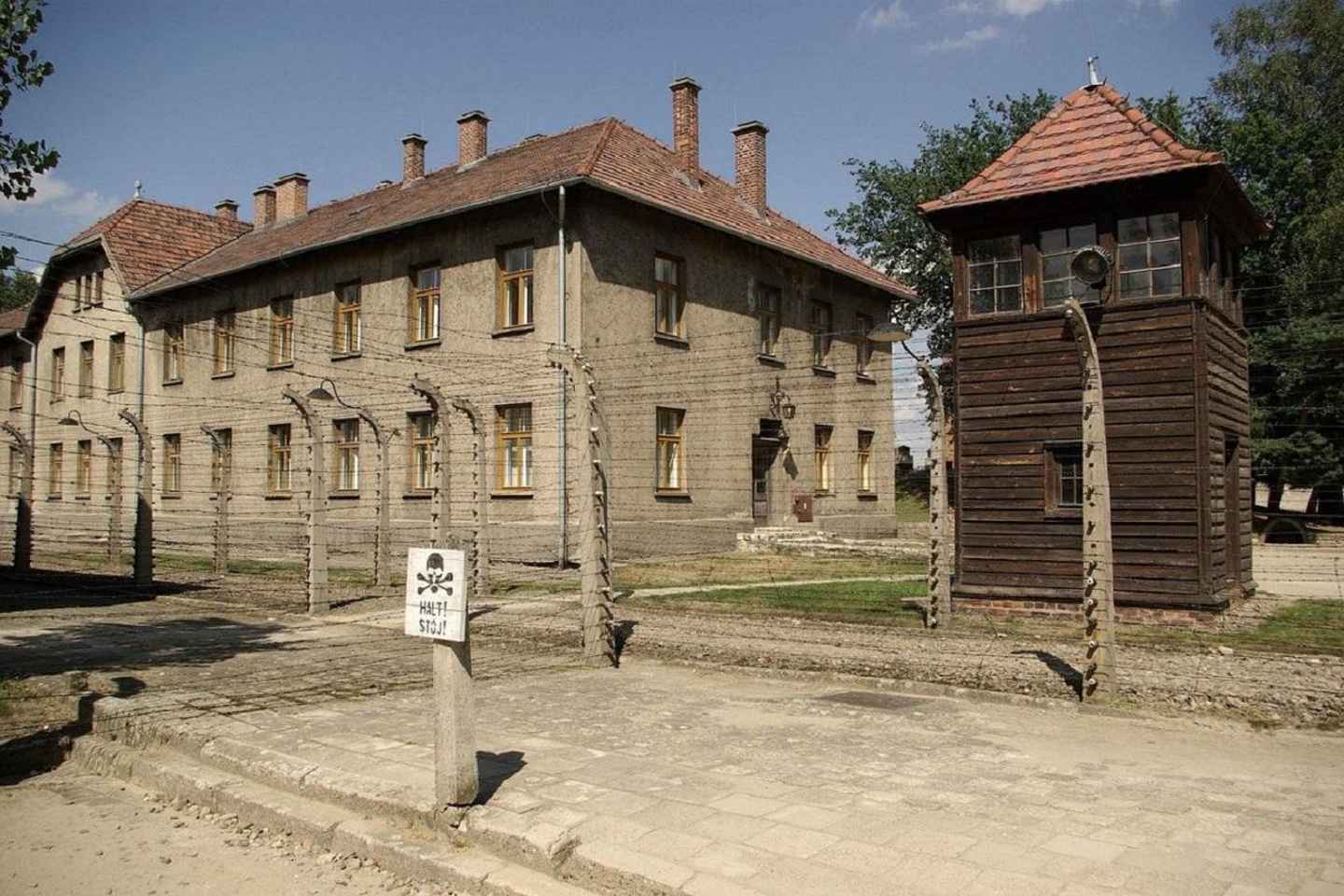 From Warsaw: Shared guided tour to Auschwitz-Birkenau