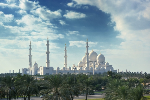 Grande mosquée d'Abu Dhabi, musée du Louvre et aquarium nationalCircuit privé en anglais depuis Dubaï