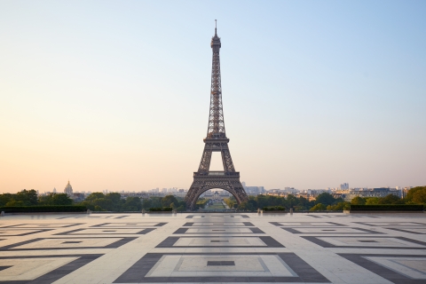 Paris: Eiffelturm Skip the Line Hosted Tour mit Summit