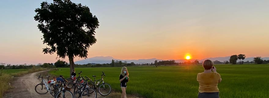Sukhothai : visite guidée à vélo de 2,5 heures dans la campagne au coucher du soleil