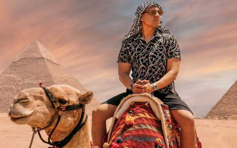 Cairo: Pyramids Camel Ride, Dinner and Sound & Light Show