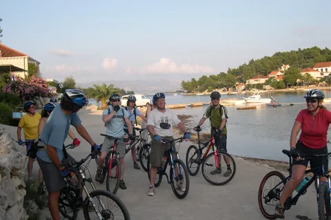 Ilha de Korcula: excursão guiada de bicicleta elétrica na montanha com almoço