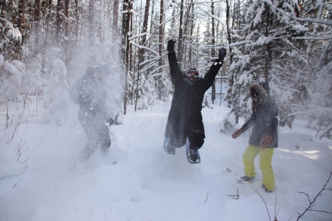 Von Toronto aus: Tagesausflug zum Snow Tubing und Schneeschuhwandern