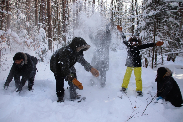 Von Toronto aus: Tagesausflug zum Snow Tubing und Schneeschuhwandern