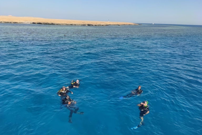 Sharm El Sheikh: Navegación de un día a la Isla Blanca y a Ras MohamedViaje en yate a la Isla Blanca y a Ras Mohamed