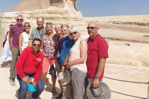 Il Cairo: tour delle piramidi e del museo con trasferimento in aeroporto