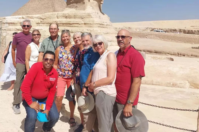 Cairo: Pyramids &amp; Museum Layover Tour with Airport Transfer