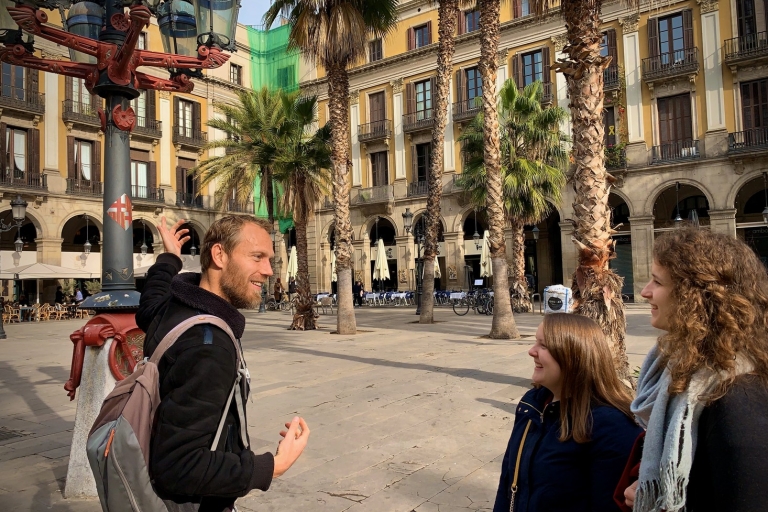 Barcelona 2 en 1: Ciudad Vieja Gótica y Ciudad Nueva Gaudí TourBarcelona: Paseo por el Barrio Gótico y el Casco Antiguo