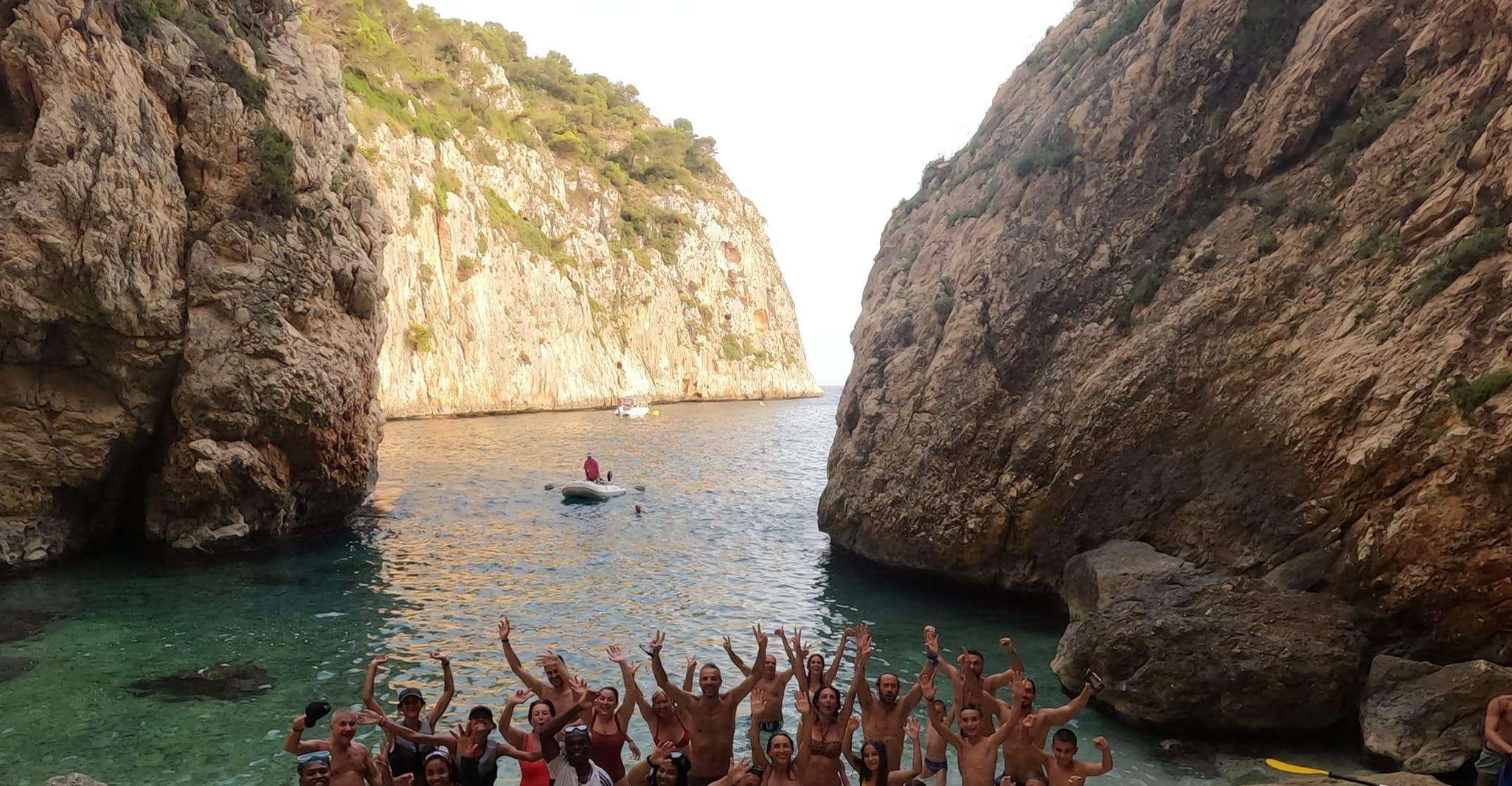 Granadella，Caló，Cova LlopMarí和Ambolo皮划艇旅行