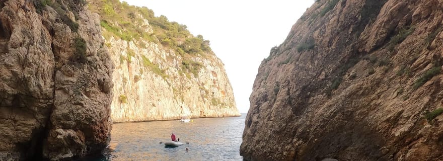 Granadella : Caló, Cova Llop Marí, et Ambolo Kayak Trip