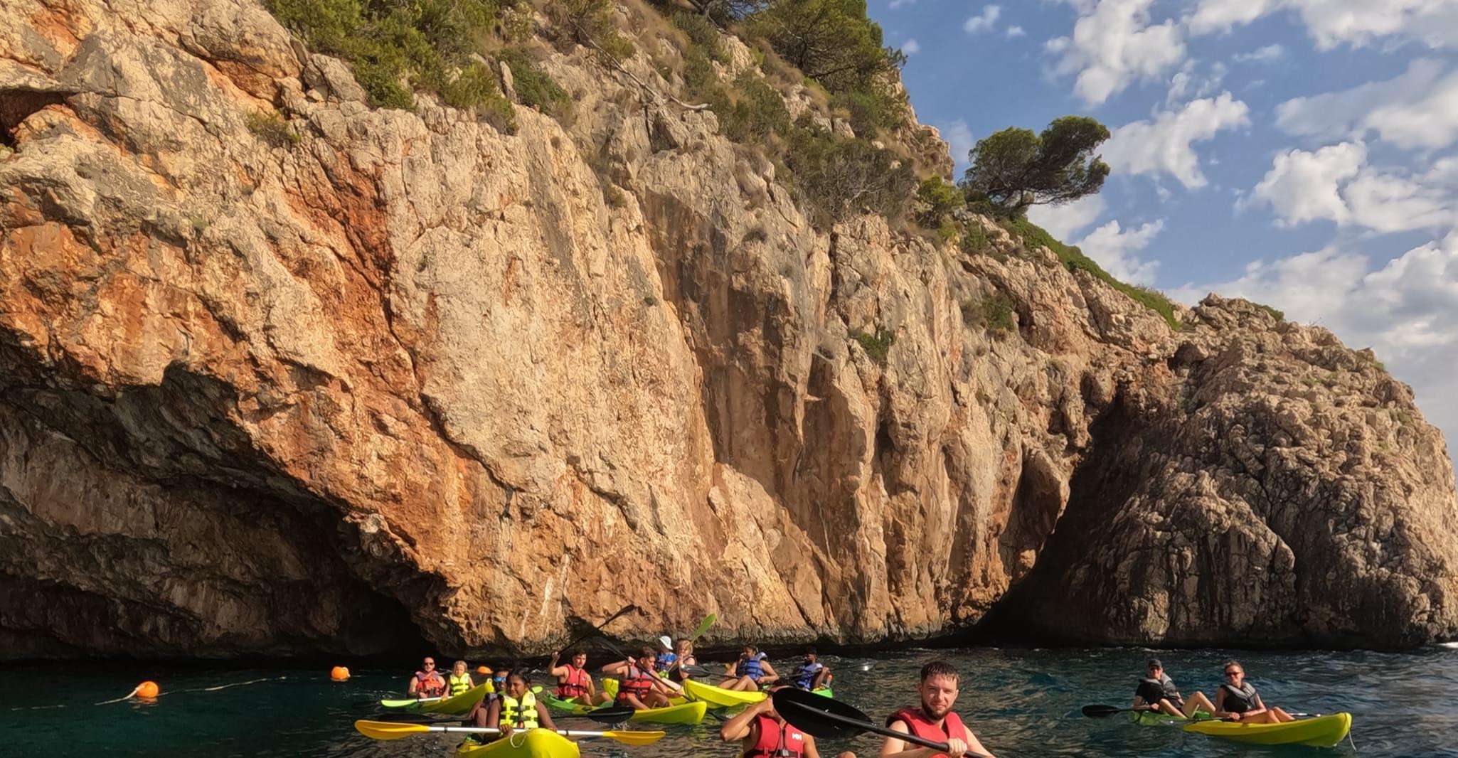 Granadella, Caló, Cova Llop Marí en Ambolo Kayak Trip - Housity