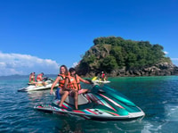 Patong Beach, diviértete montando una moto acuática en Patong Beach. - Hizvo