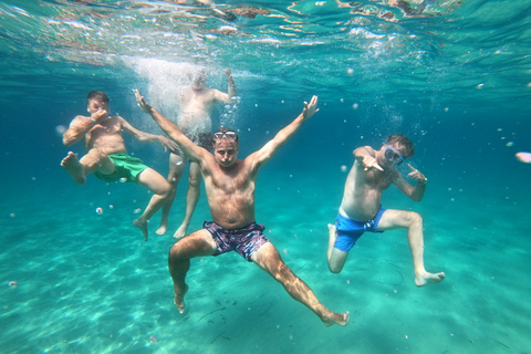 Athènes : Croisière en catamaran avec déjeuner léger et vin