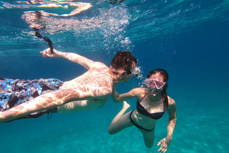 Athènes : Croisière en catamaran avec déjeuner léger et vin