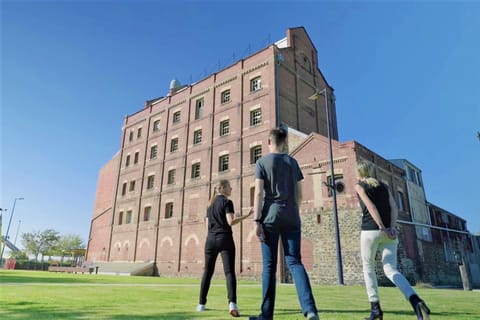 Port Adelaide: Walking Tour with Food Tasting & Drinks - Image 2