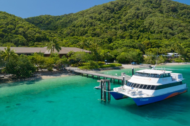 Cairns: Fitzroy Island Fähre mit Schnorcheln und BootstourGanztagespaket auf Fitzroy Island