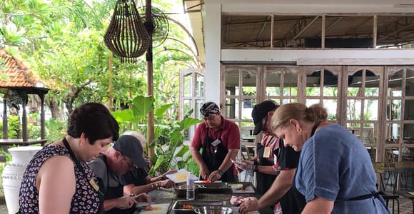 Seminyak: Balinese Cooking Class & Market Tour