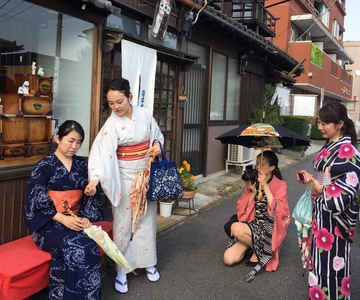 Tokyo: Kimono Dressing, Walking, and Photography Session