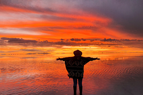 La Paz: 4-Day Uyuni Salt Flats to San Pedro de Atacama ENGLISH-SPEAKING GUIDE