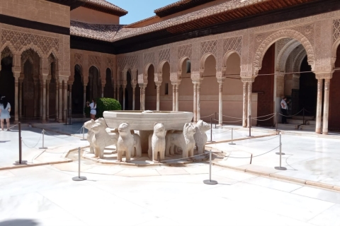 Granada: Alhambra, Alcazaba, und Nasari Palast TourGranada: Alhambra, Alcazaba und Nasari Palast Tour
