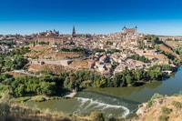 Toledo, Ciudad de las Tres Culturas Guidas Guied Walking Tour - Housity